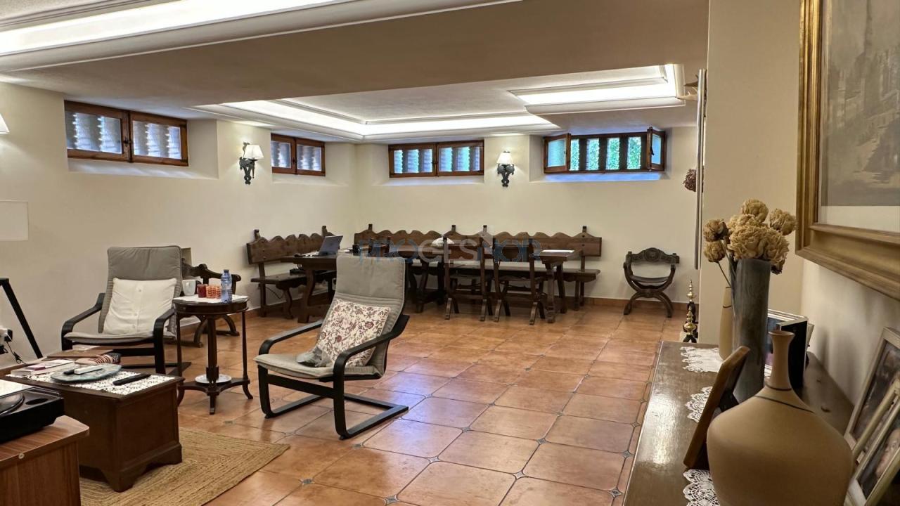Salon semisotano